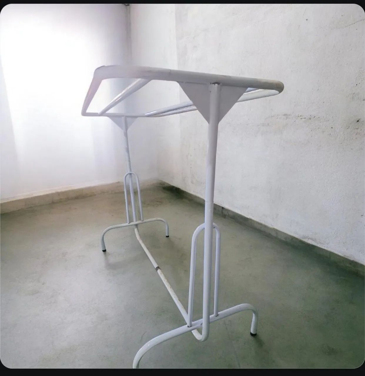 Barbada imperdível! Arara com dois cabideiros! - Foto 5