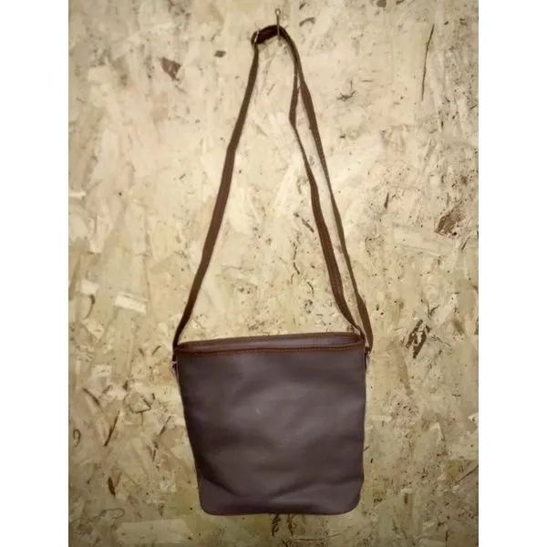 Bolsa de ombro compacta com bolso e zíper, forrada  - Foto 2