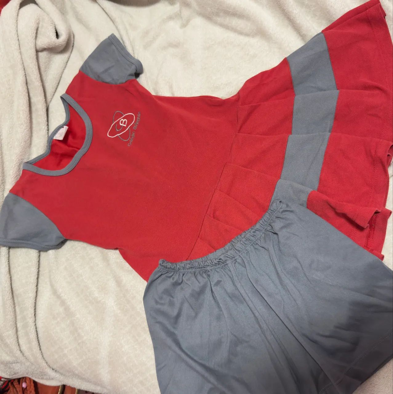 Uniformes do Colégio Biângulo - tamanhos 10 e 12 anos