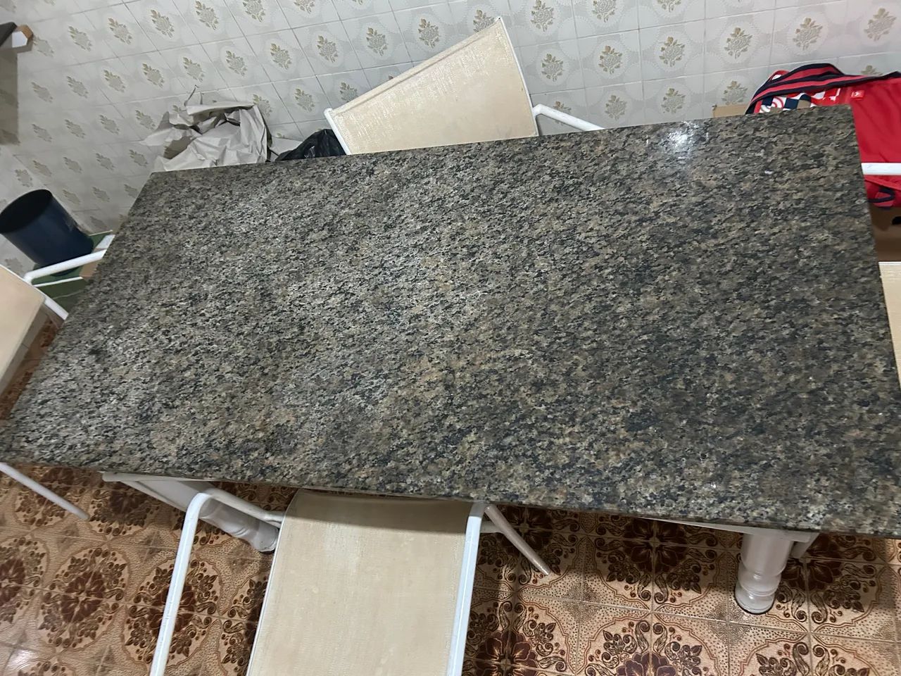 Mesa de mármore + 4 cadeiras 64962681675395120