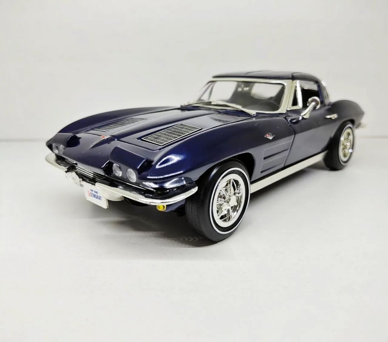 Miniatura Corvette Sting Ray Split Window Coupê 1963 1/18