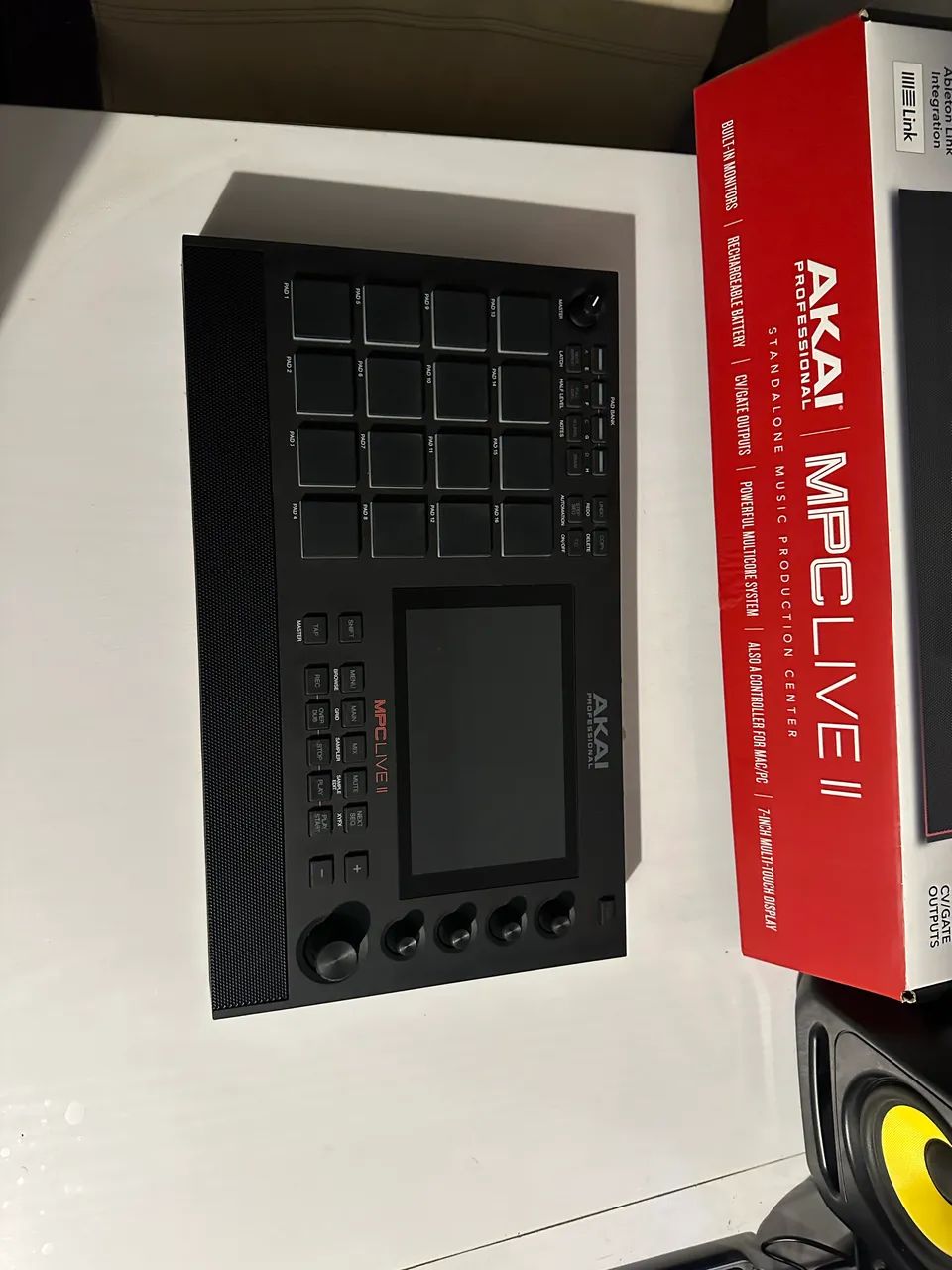 AKAI MPC LIVE 2  - Foto 3
