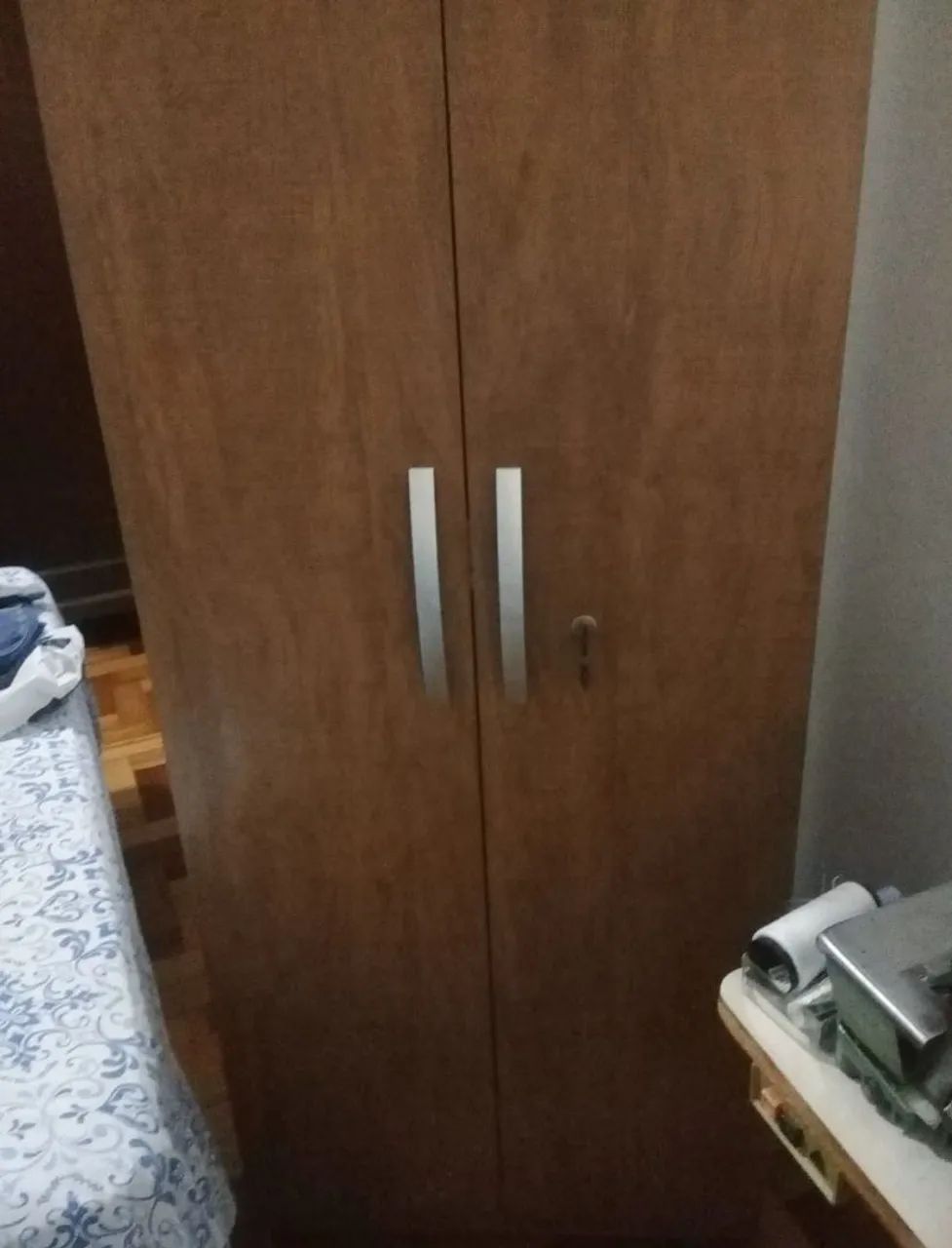 Armário multiuso amadeirado