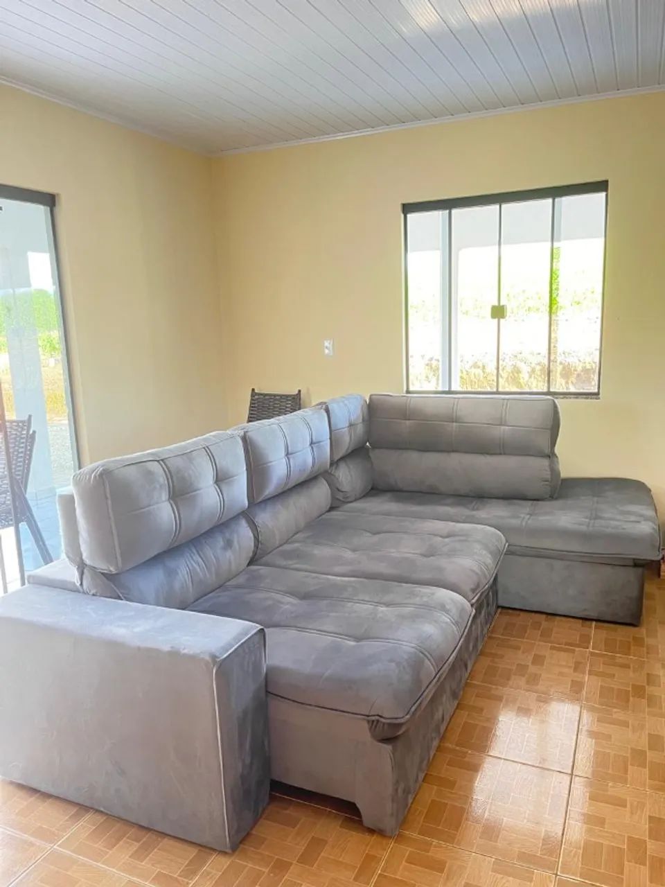 VENDO SOFÁ DE CANTO COM CHAISE - APENAS 5 MESES DE USO. - Foto 2
