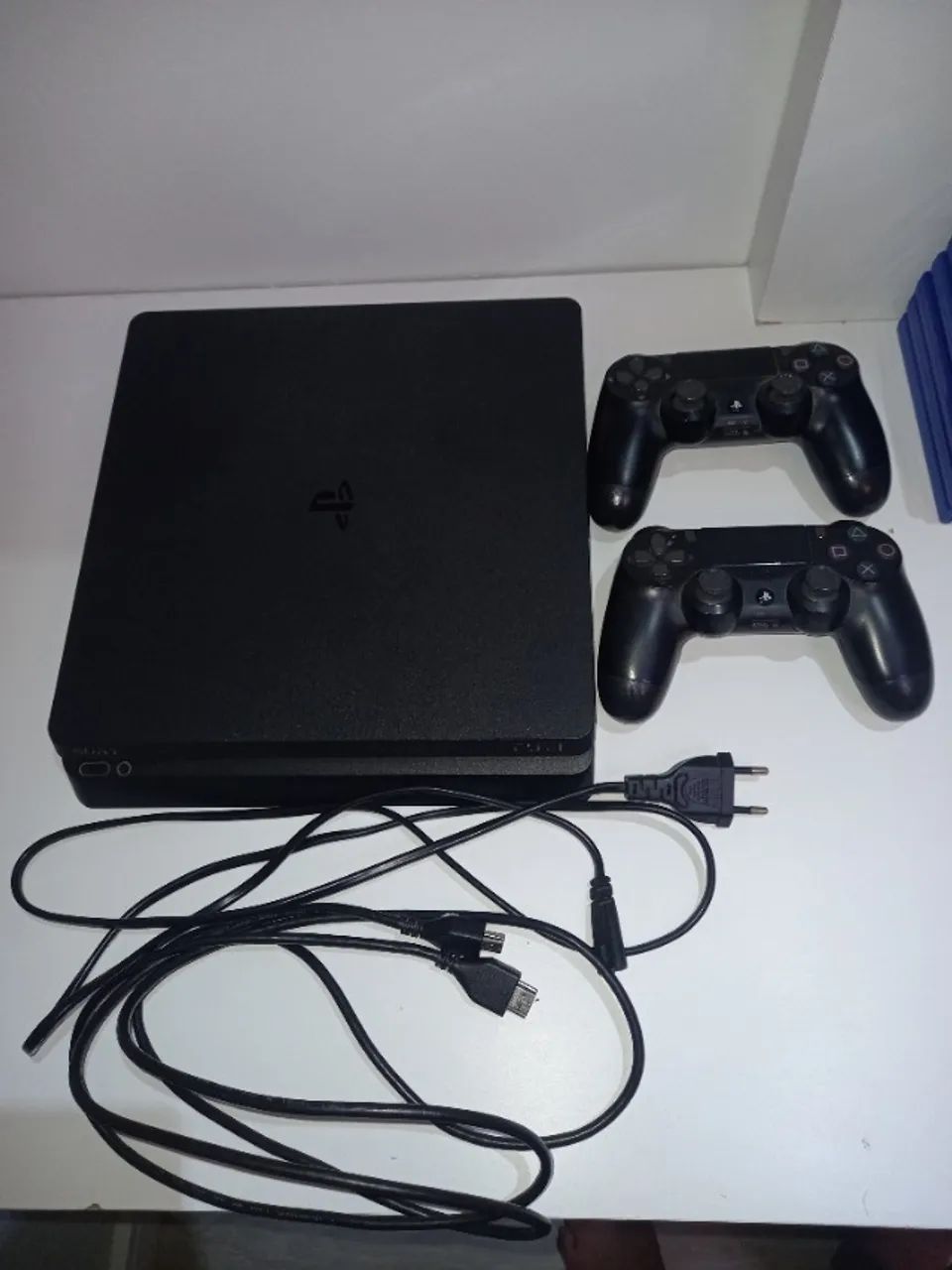  PS4 Slim 1TB + 8 Jogos Originais (FIFA 18 a 24) | Ótimo Estado
