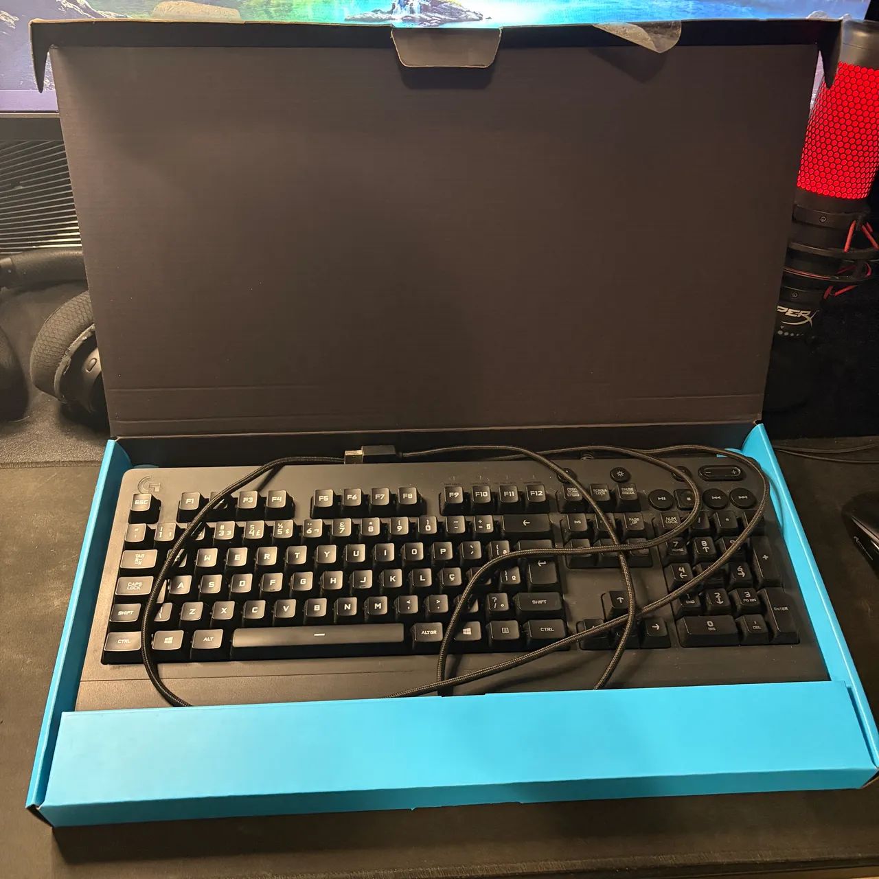 Teclado Logitech G213
