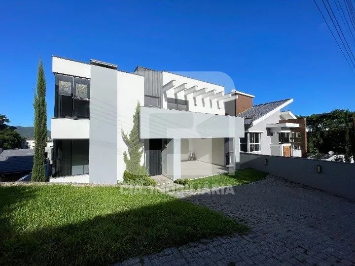 Casa alto padrão 4 quartos semi mobiliada Trindade