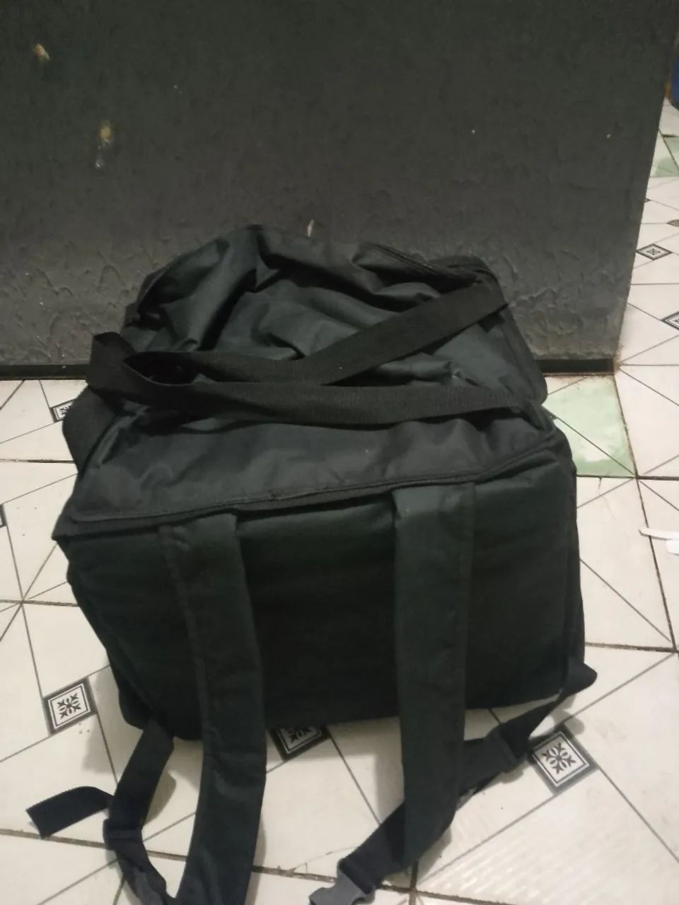Vendo esse bag em ótimo estado de conservação 