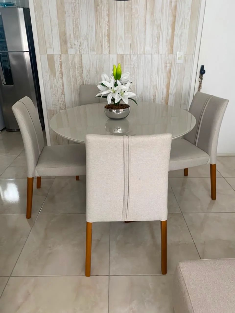 Vendo 4 cadeiras lindas  - Foto 2