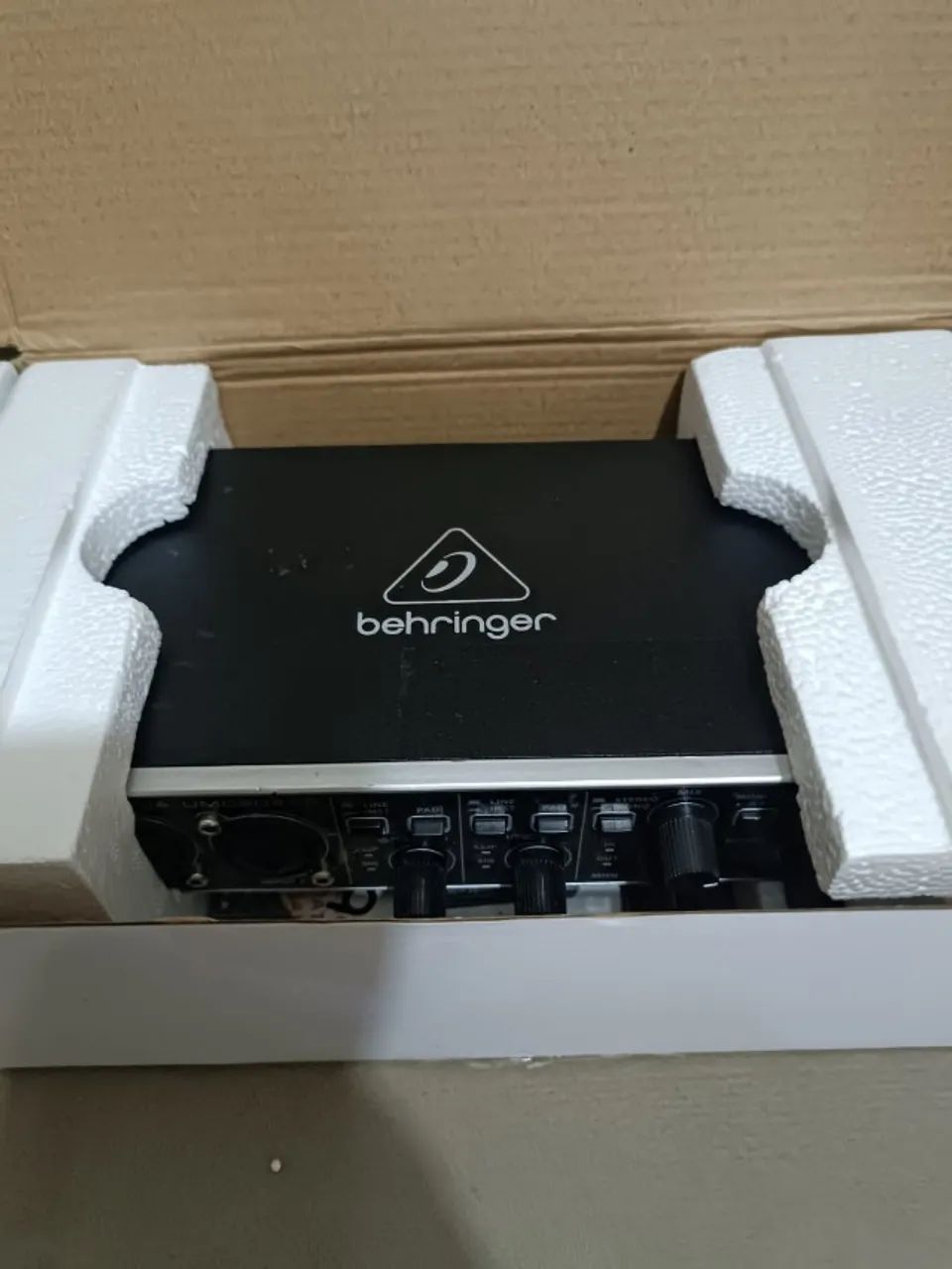 Interface De Áudio Behringer U-phoria Umc204hd - Foto 3