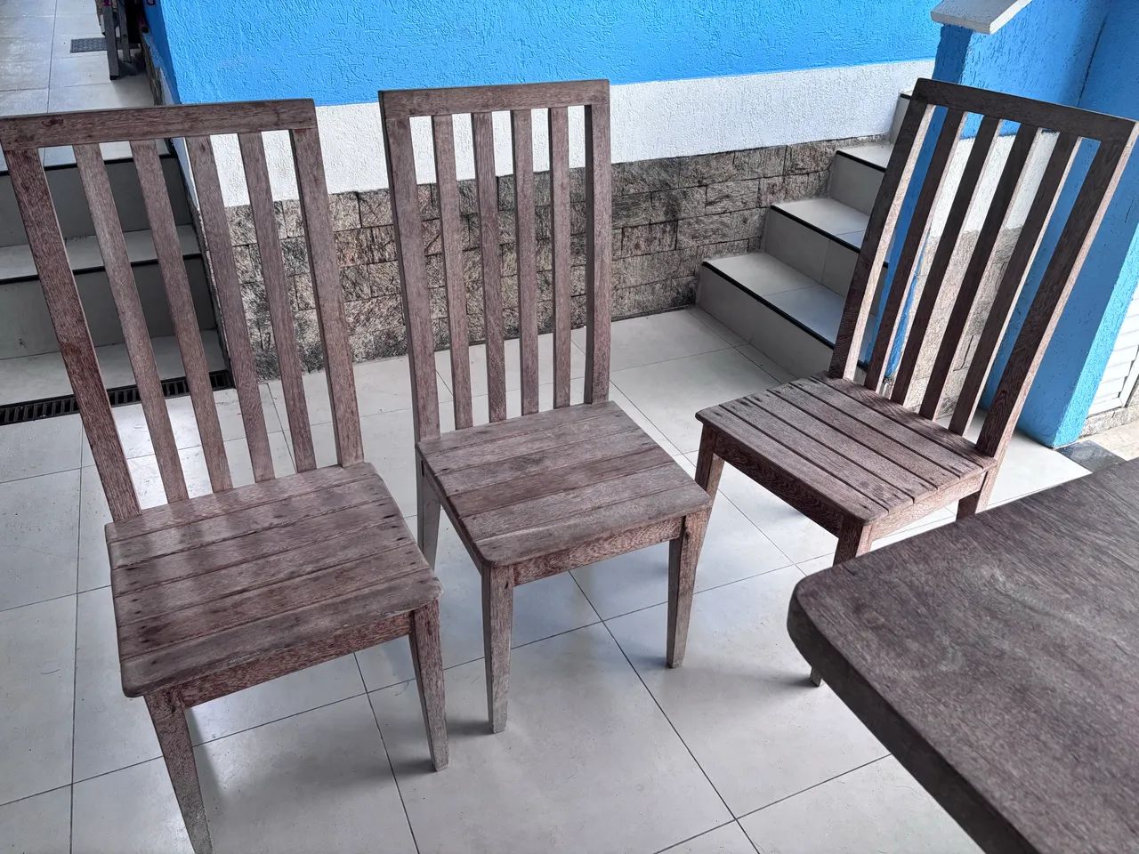 Mesa e cadeiras em madeira maciça  - Foto 3