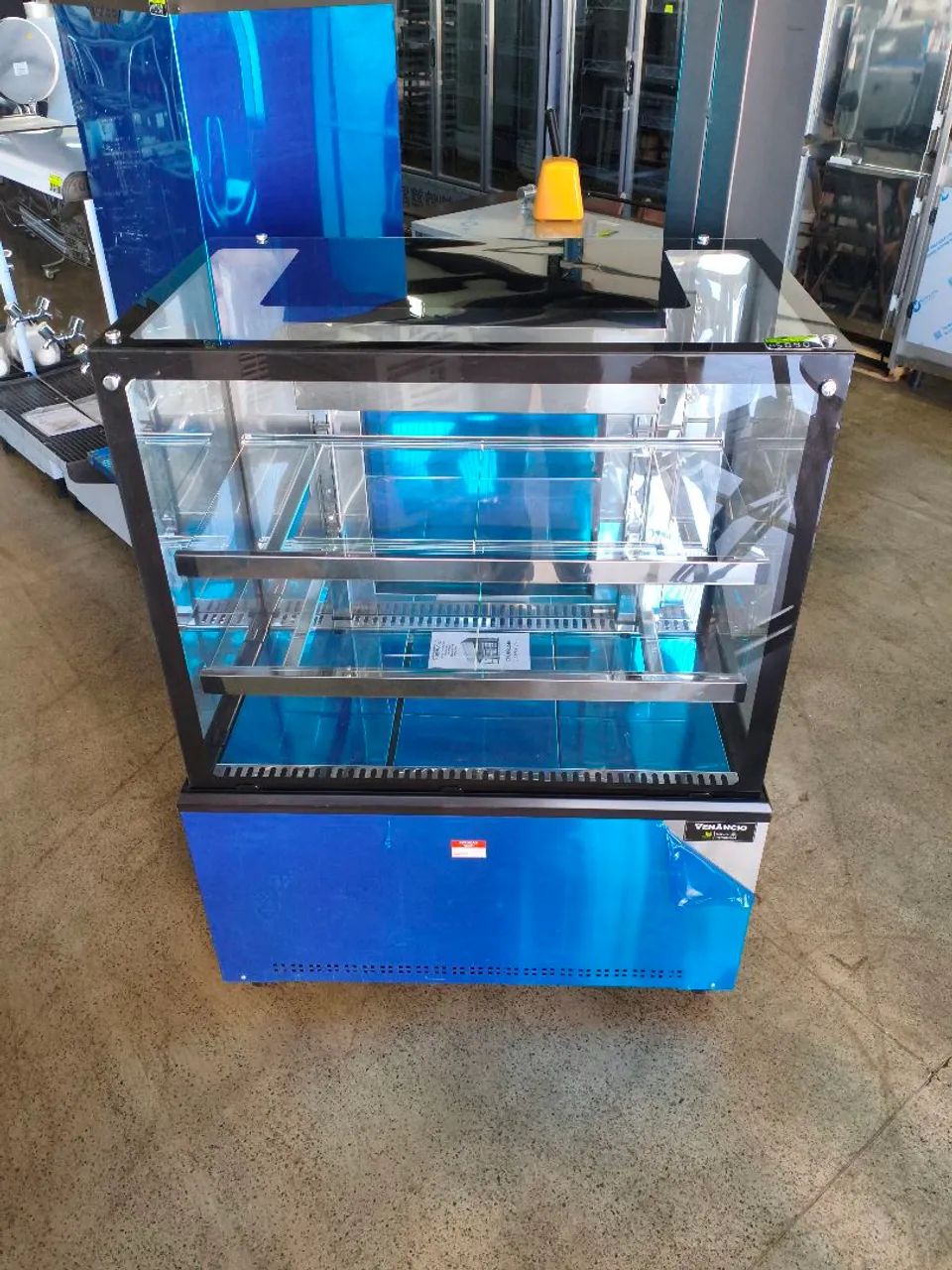 Vitrine Caixa Prime 1m - Venâncio 