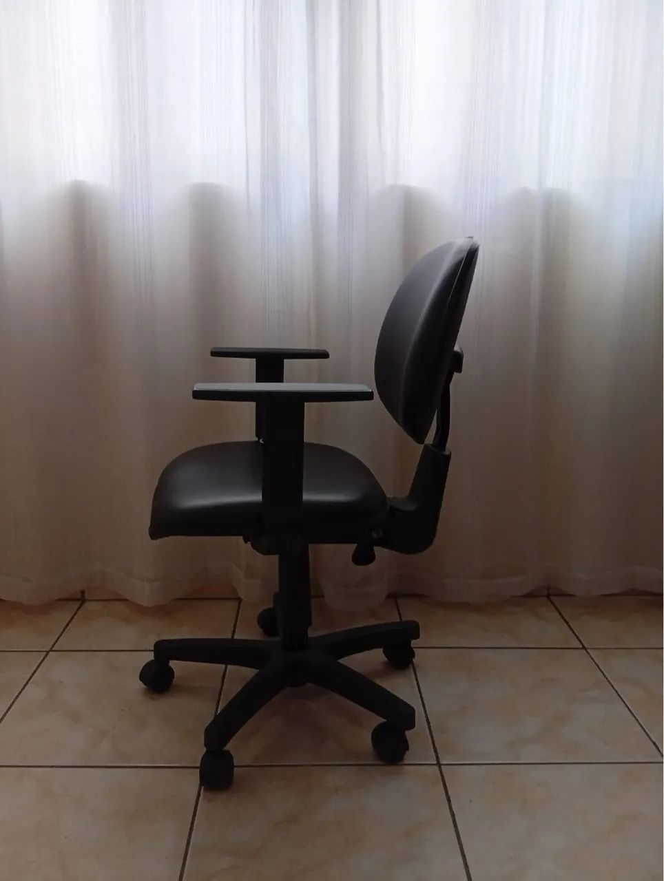 Cadeira Executiva Back System com Braços Reguláveis - Foto 2