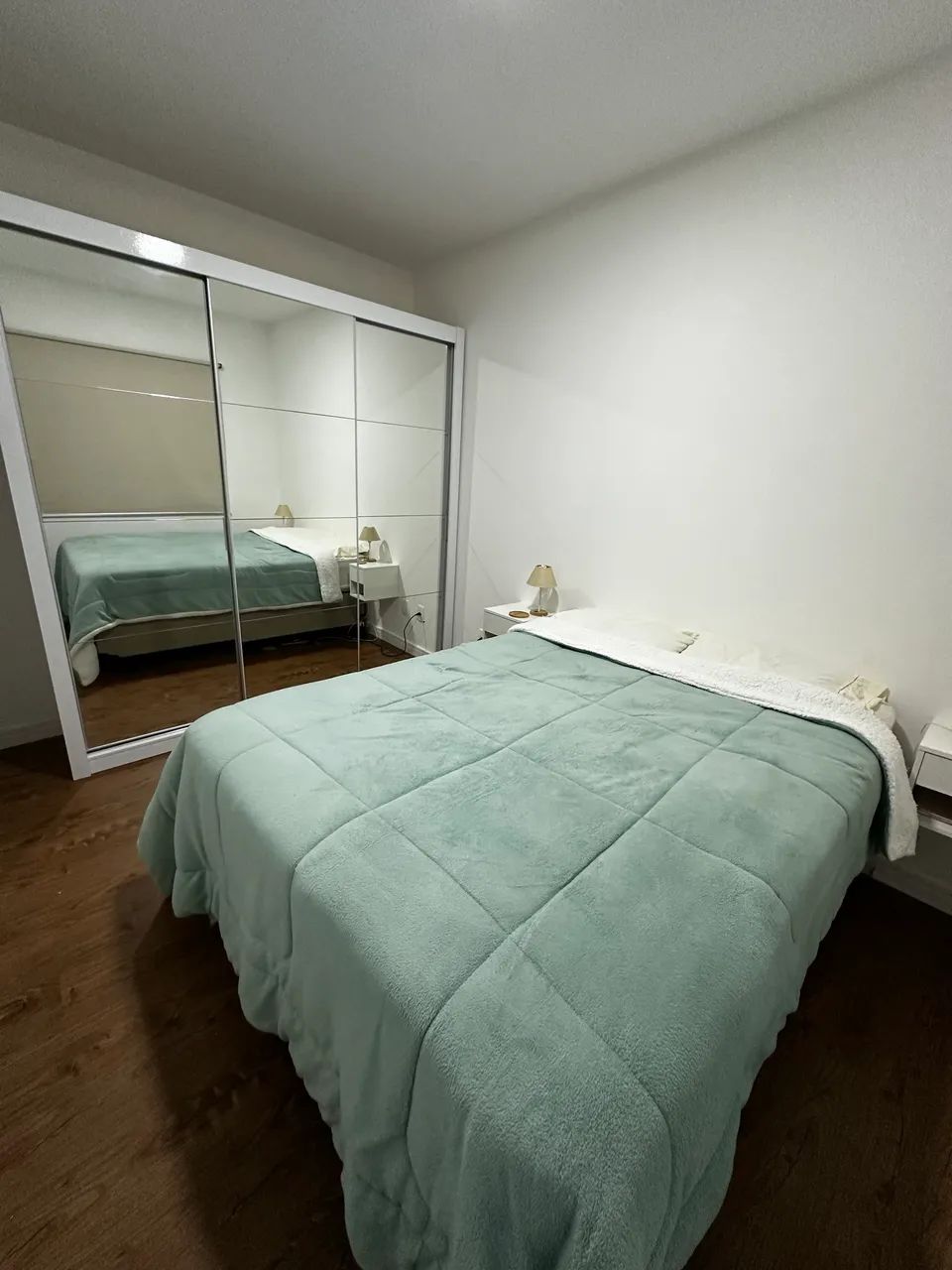 Guarda roupa casal com espelho  - Foto 3