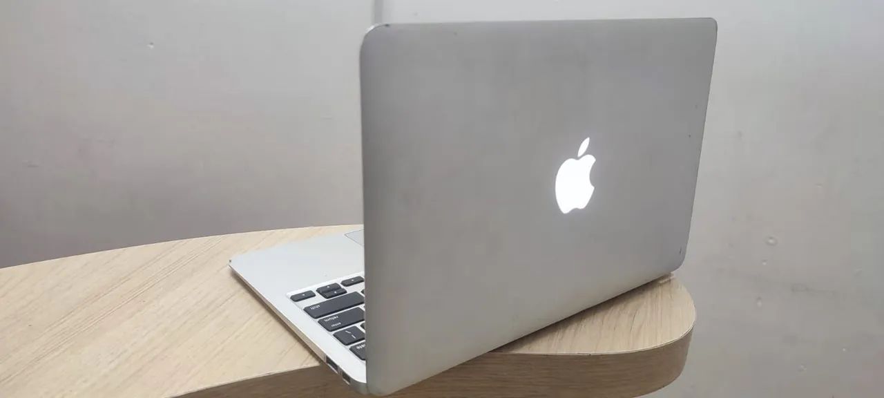 MacBook air 11 Polegada/Core I5/4gb DDR3/SSD 64gb - Notebooks