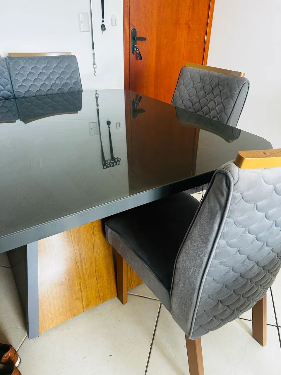 Vendo mesa de jantar 6 lugares pouco usada