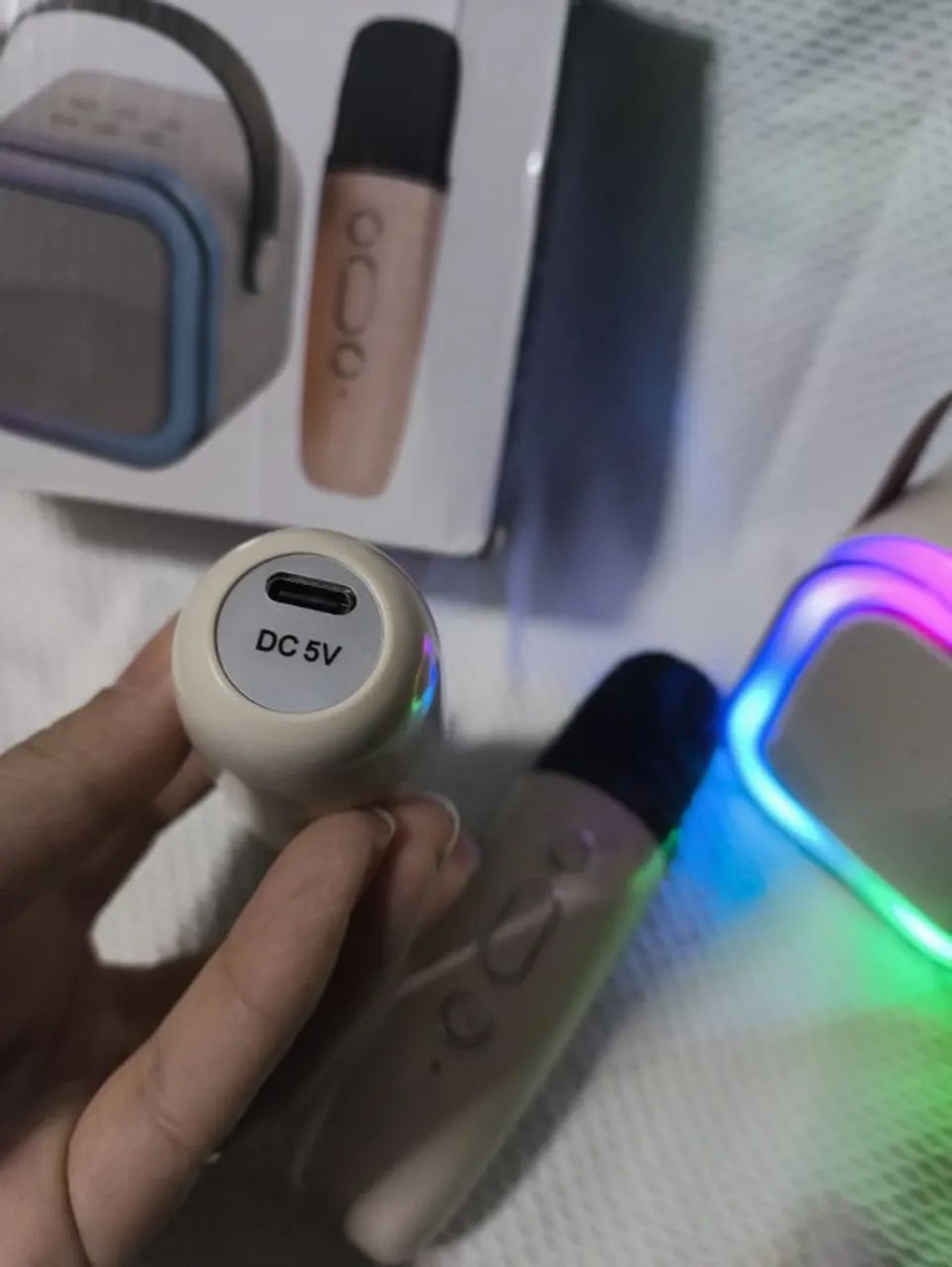 Caixinha Som Bluetooth Karaokê 2 Microfones Cor Bége Led - Foto 4