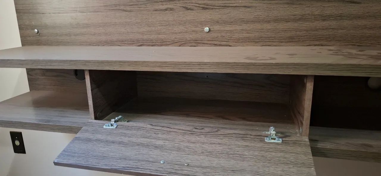 Painel para TV com Rack Suspenso - Excelente Estado