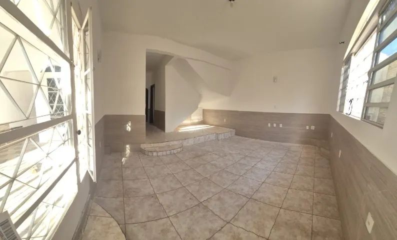 Aluga-se casa 2 quartos com garagem e acesso independente - Foto 2