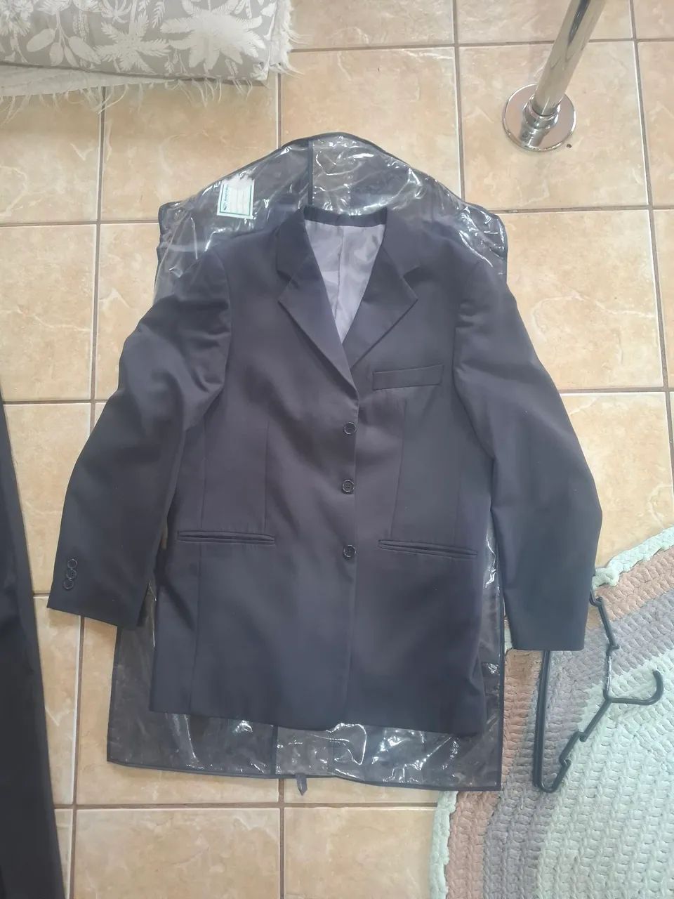 Terno completo makenji preto Impecável, paletó e calça. - Foto 2