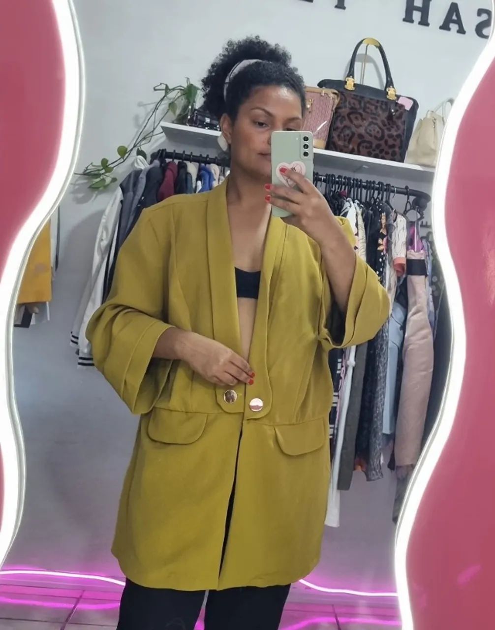 blazer maxi plus mostarda botões dourados - Foto 2
