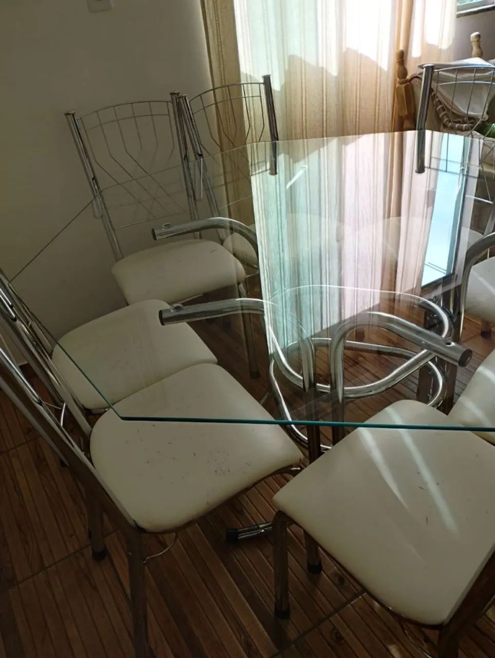 Mesa oitavada tampo de vidro e pés cromados com 8 cadeiras cromadas - Foto 4