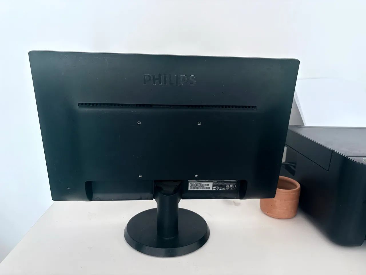 Monitor Philips Led 18,5 Polegadas 193v5 Hdmi Vga Vesa Cor Preto Bvolt