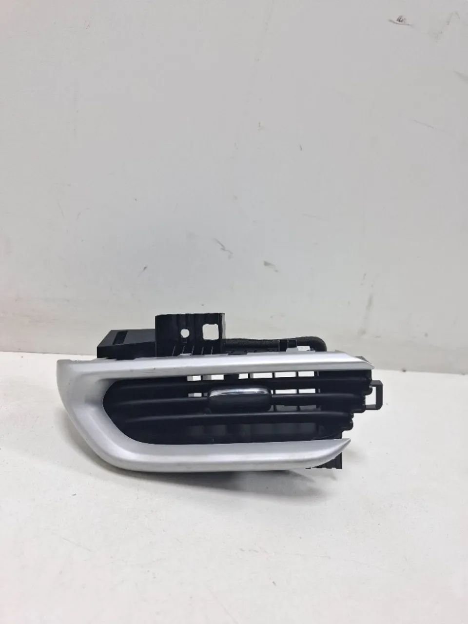 Difusor De Ar Condicionado Esquerdo Chevrolet Tracker 21/22