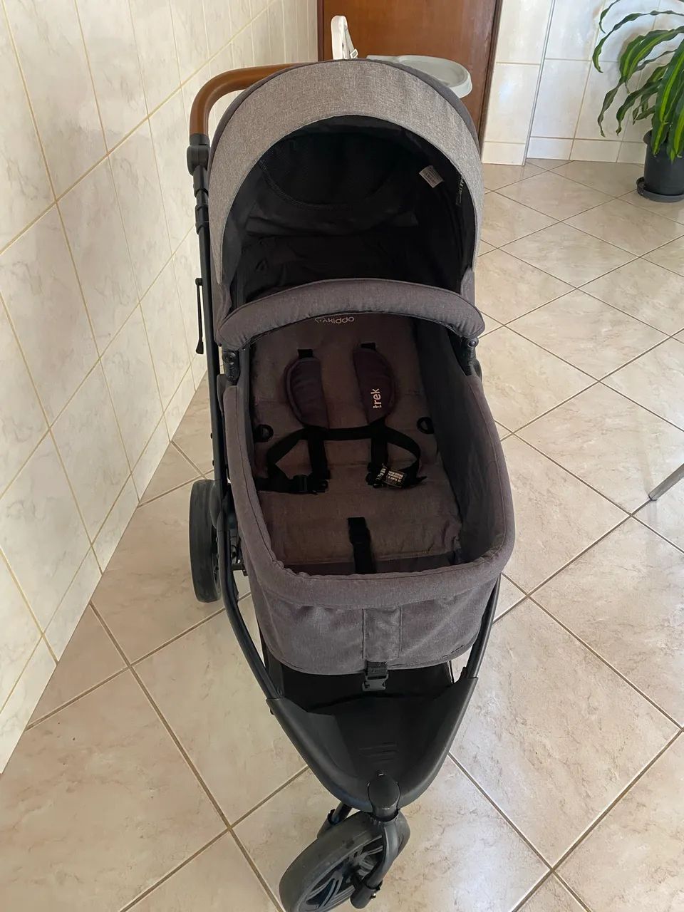 Carrinho Kiddo Trek com bebê conforto - Foto 2