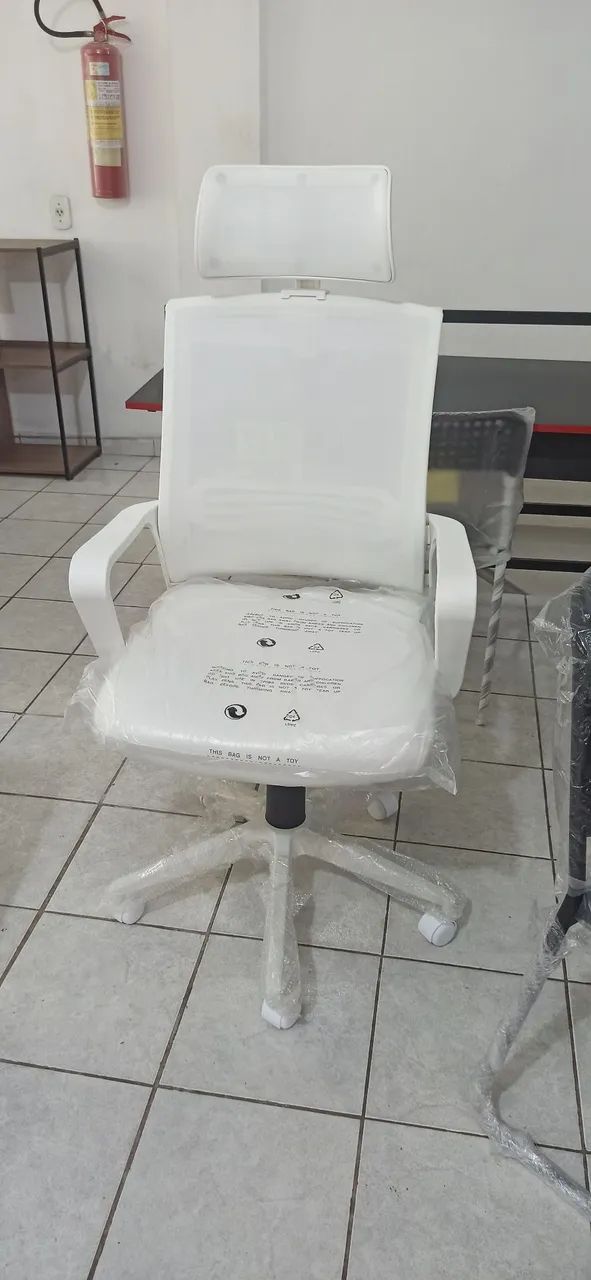 Cadeira giratória Branca  - Foto 5