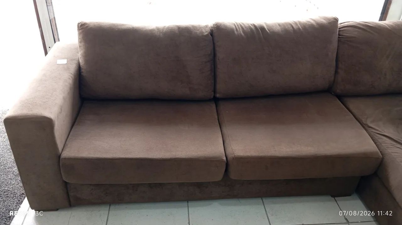 Vendo sofá decorativo 3 lugares com chaise - Foto 3