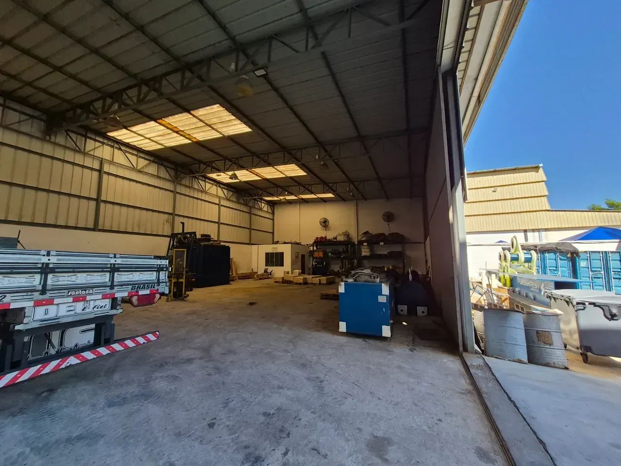 Ggalpão de 450m2, escritório 300m2 con 1000m2 de área