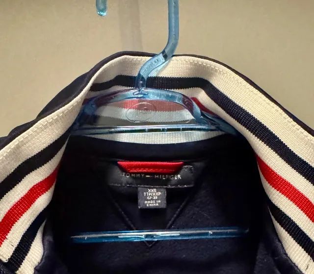 Jaqueta Tommy Hilfiger azul original usada - Foto 2