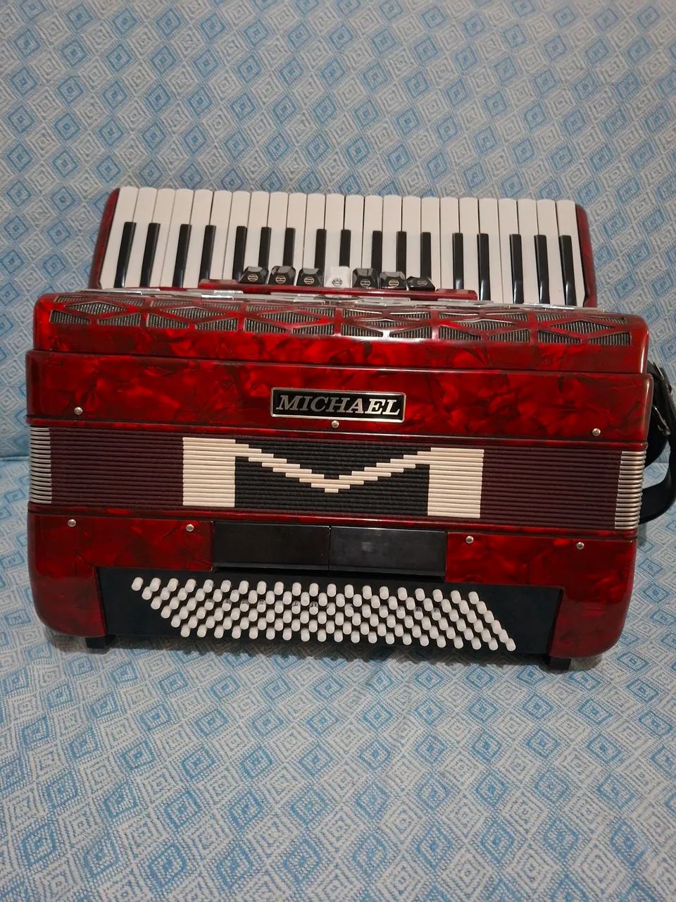 Acordeon Michael 120 baixos  vermelha 