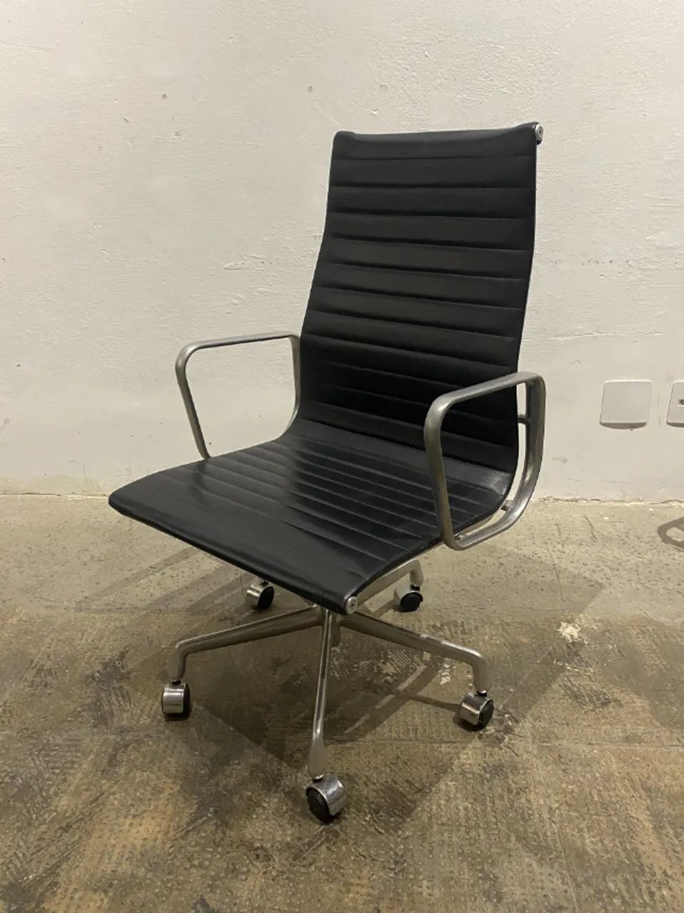Eames executiva