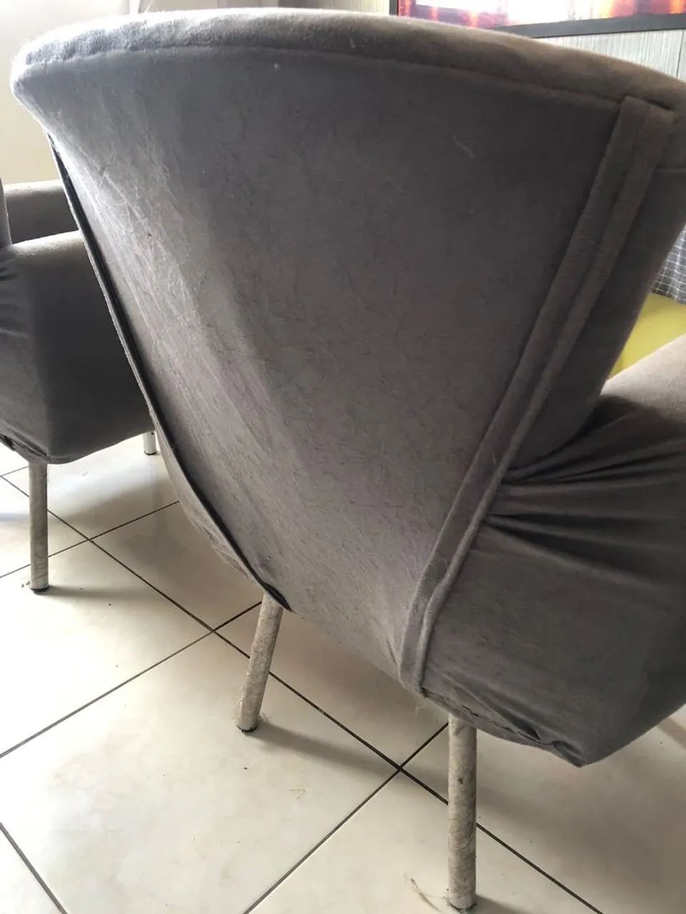 Duas poltronas cinzas, altamente confortáveis. - Foto 3
