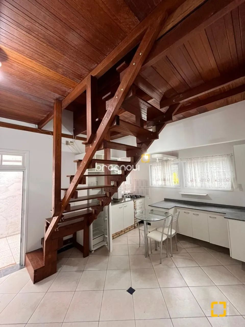 Casa na Carvoeira próximo a UFSC com 30 kitnets. - Foto 4
