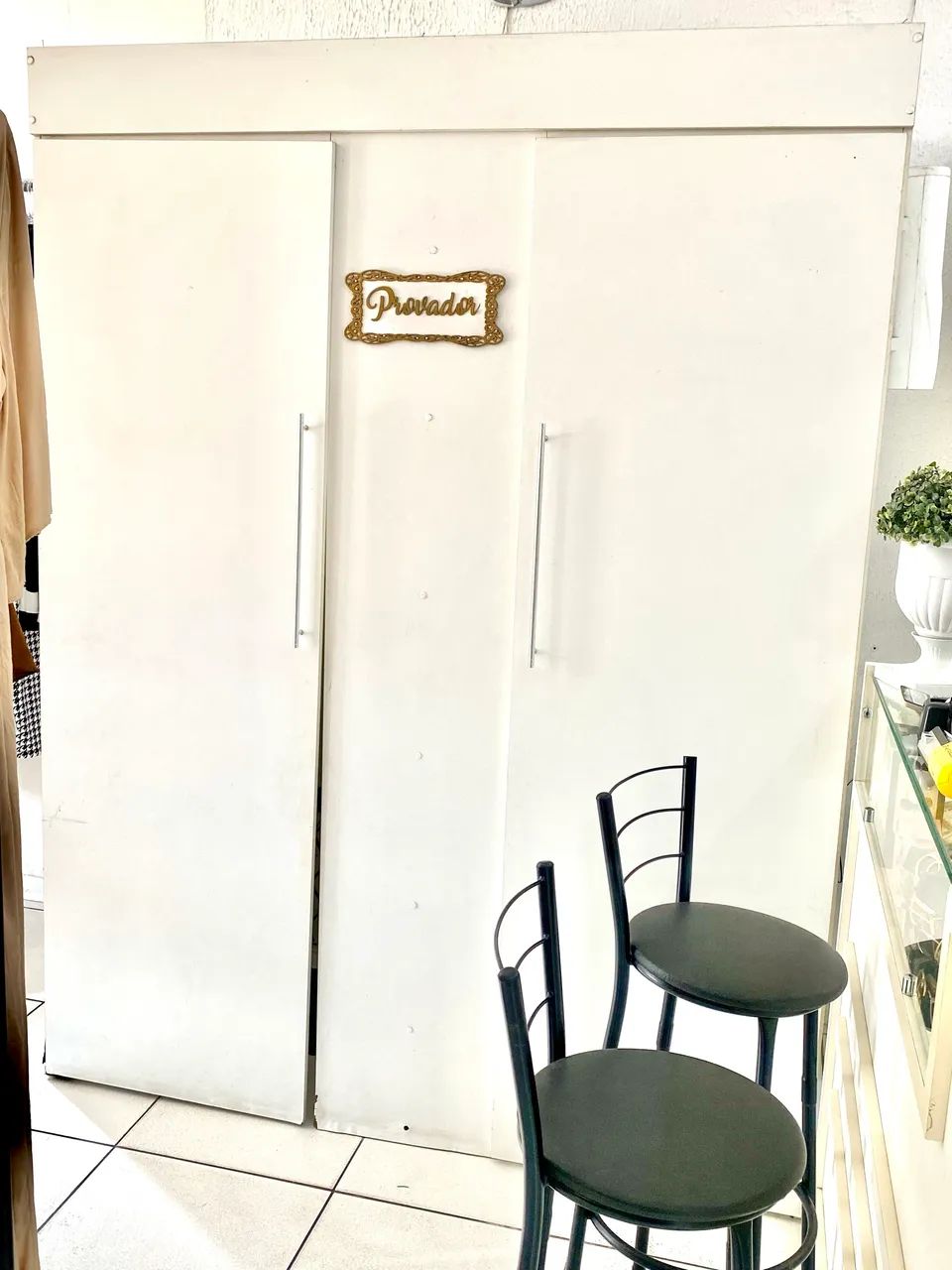 Provador de Loja em MDF Branco - 2 Portas