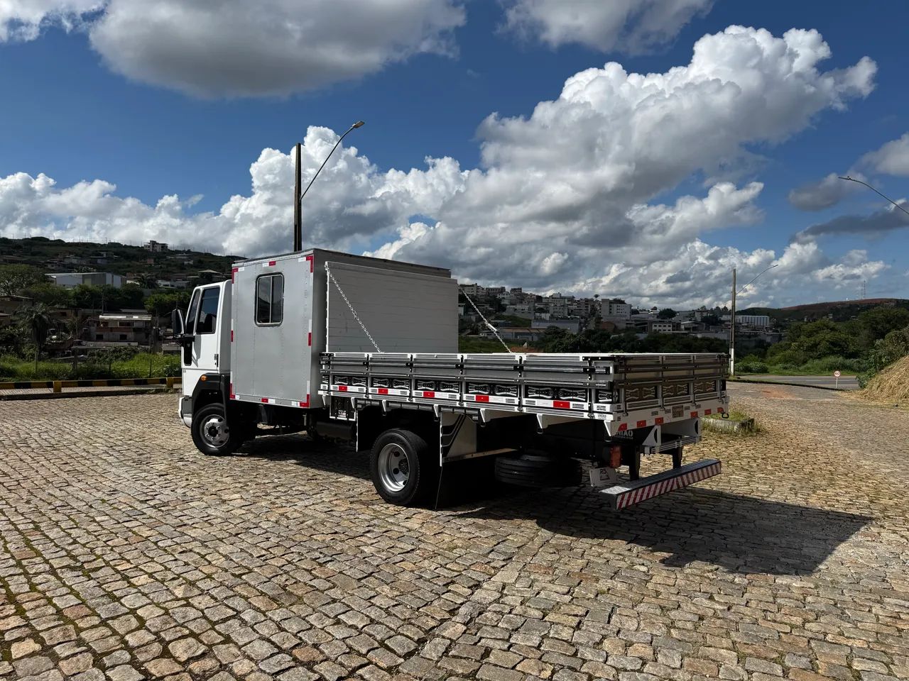 CAMINHÃO CABINE SUPLEMENTAR E CARROCERIA FORD CARGO 816 ANO 2017 - Foto 5