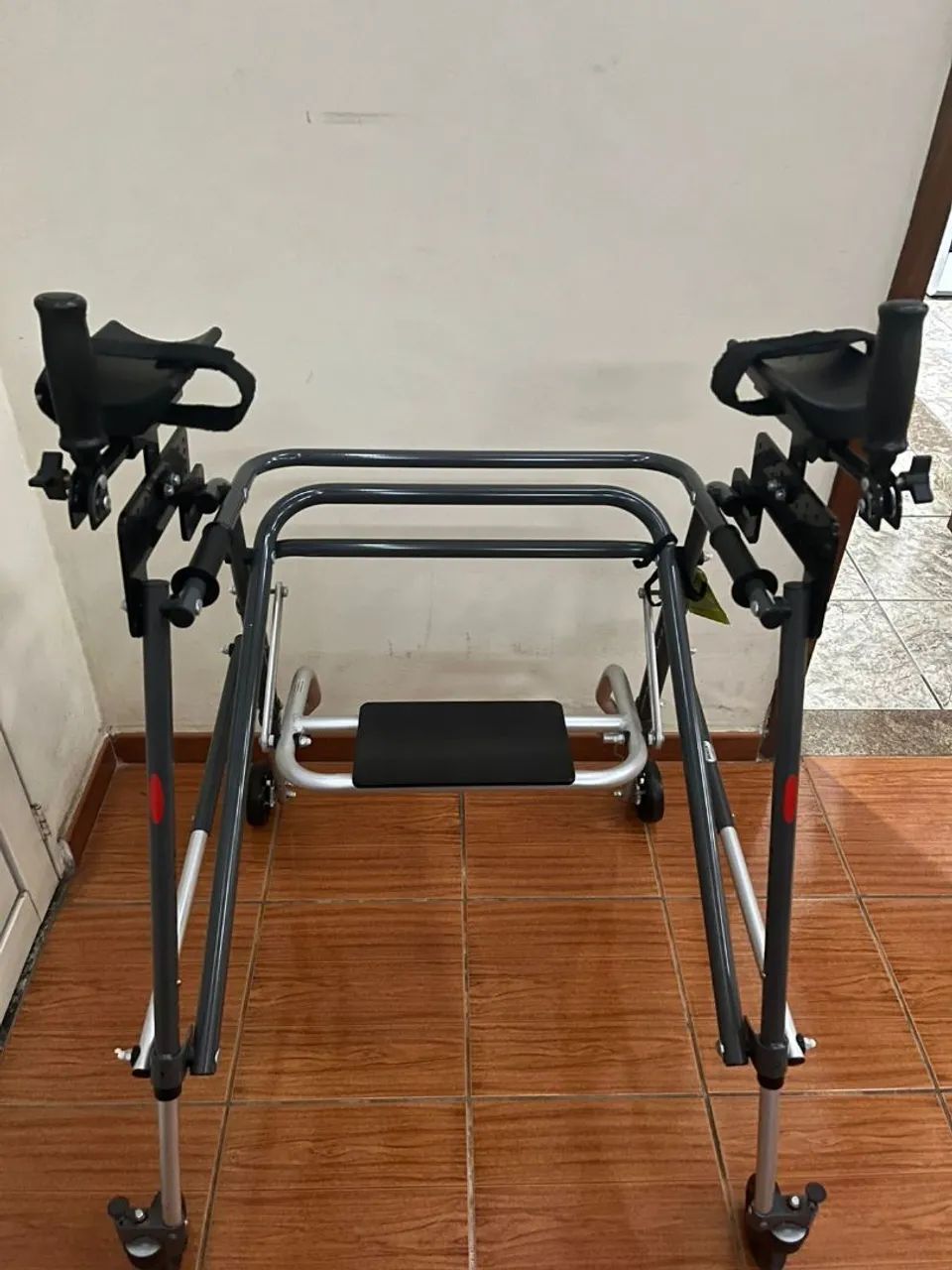 Andador Mercur Tamanho G - Resistência 110 kg - Foto 2