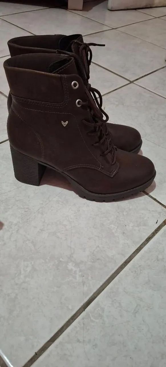 Vendo Par de Botas feminino.  - Foto 2