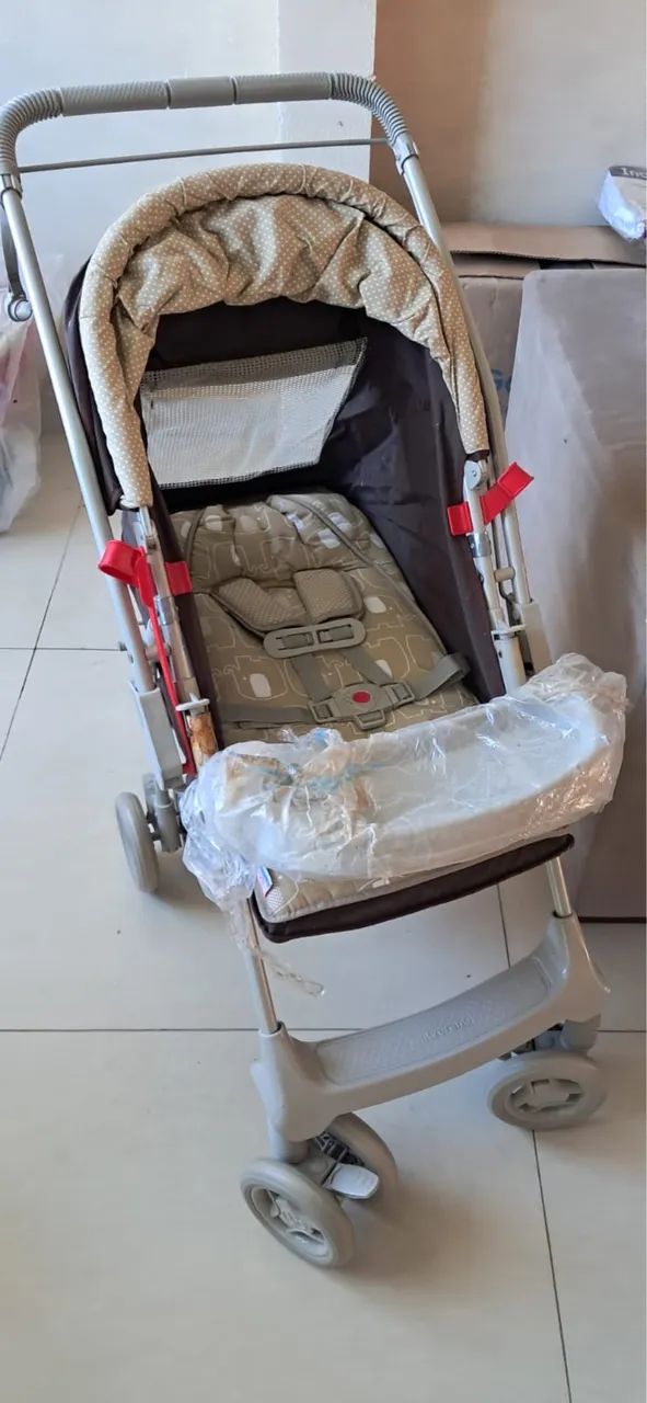 Carrinho de bebê novo na caixa  - Foto 3