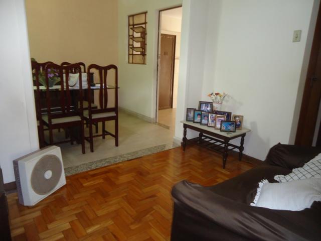 Casa bem conservada em ótima localização, próximo a rua padre eustáquio! - Foto 4