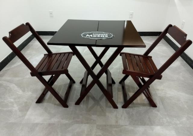 Mesa de Madeira 70x70 com 2 Cadeiras Dobráveis