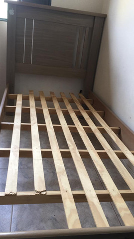 Cama solteiro semi nova