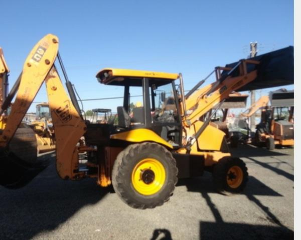 JCB 3C JCB - 10/10 65.000,00 Faço Parcelado