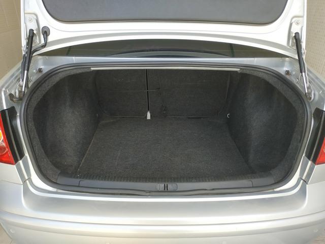 Polo Sedan Comfortline 1.6 - Foto 12