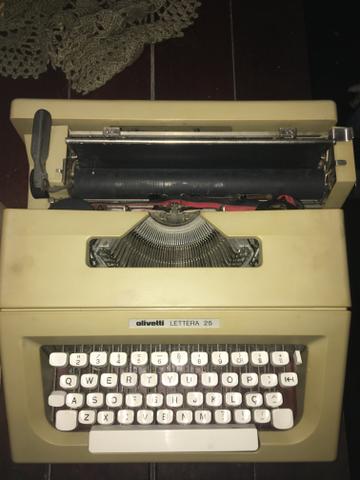 Máquina de escrever olivetti lettera 25
