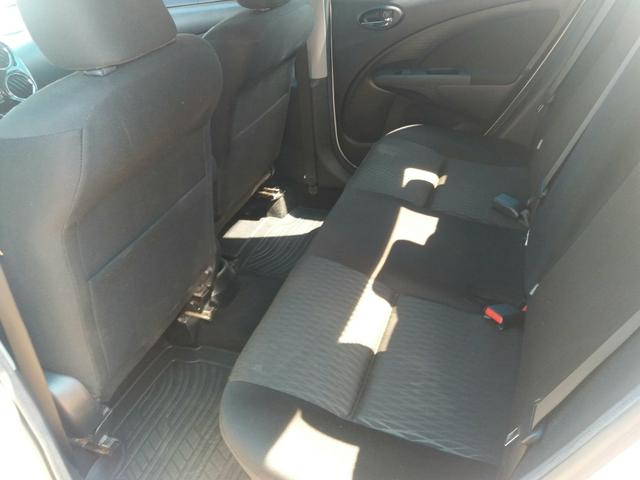 Etios sedan XS automático 16/17 - Foto 4