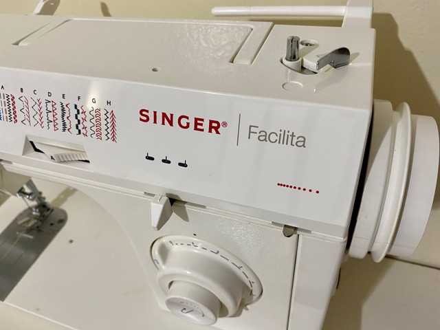 Máquina de costura Singer Facilita - Foto 2